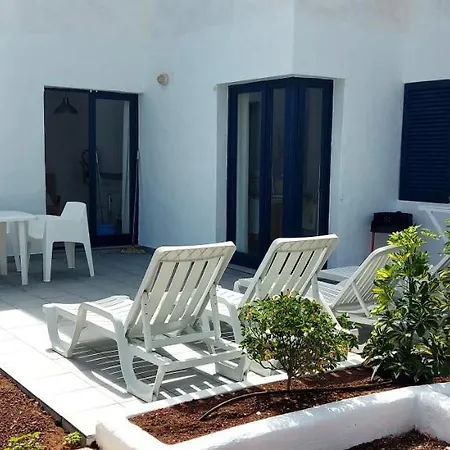 Junto A La Playa. Apartament